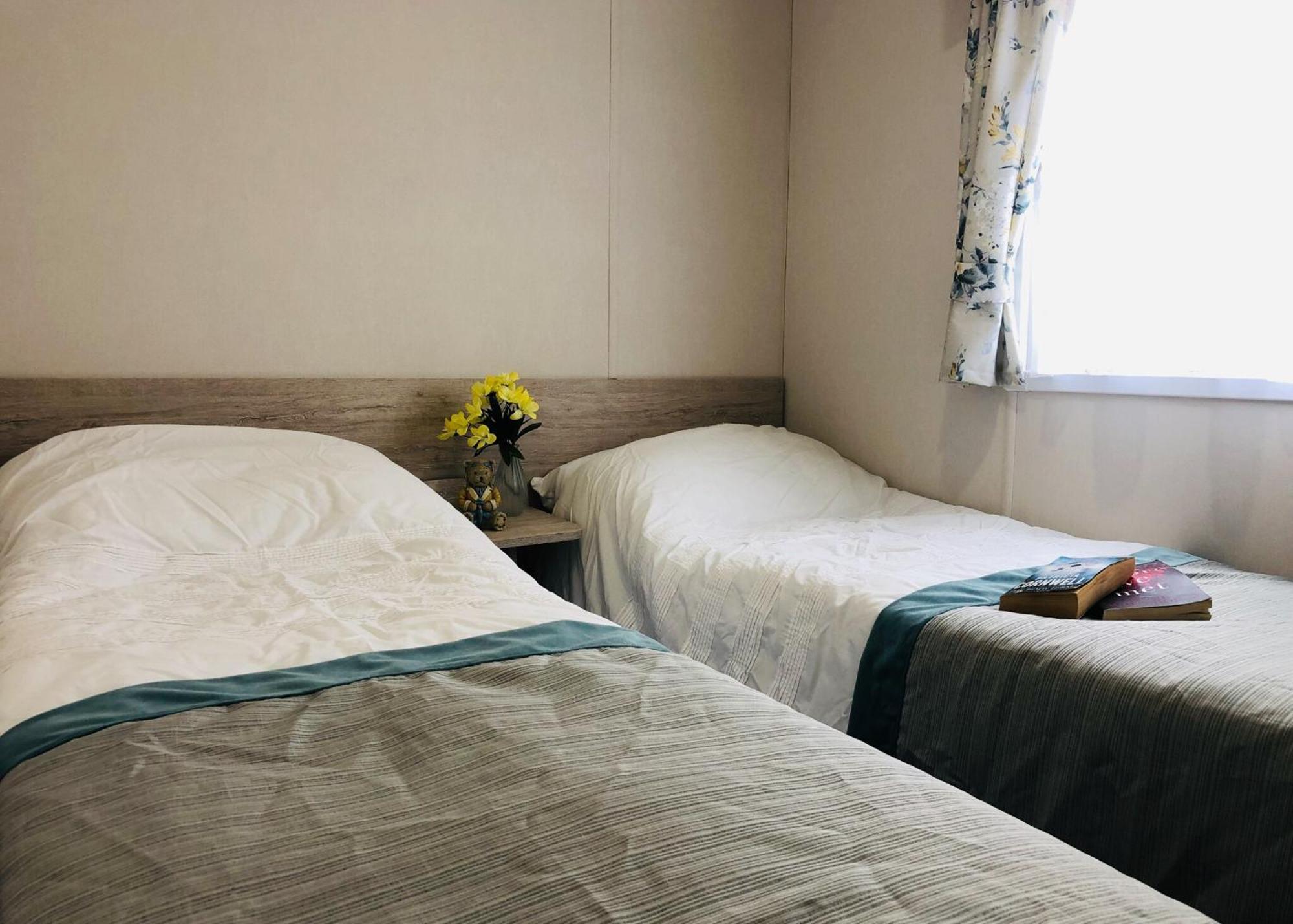Burrowhead Holiday Village Isle of Whithorn Szoba fotó